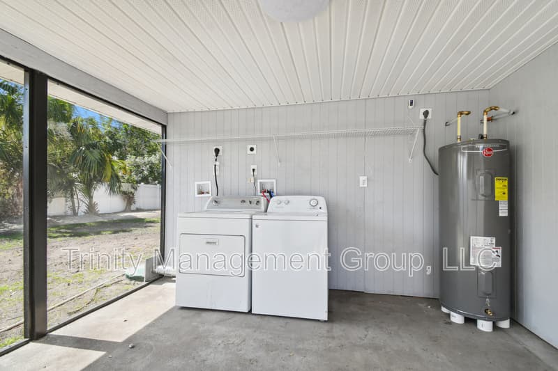 Dunedin House: 1051 Dogwood Drive - Room 1