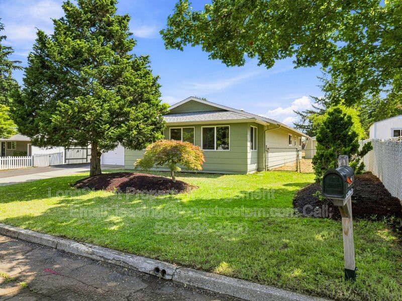 Beavercreek House: 22032 S Dans Ave