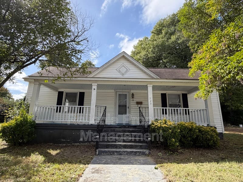 Clayton House: 525 E Main St
