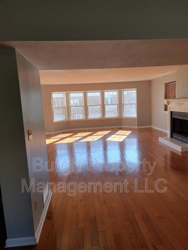 Pittsburgh Townhome: 801 Wingate Dr