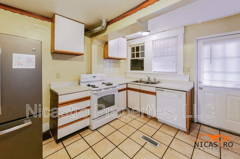 Columbus House: 2097 Summit Street