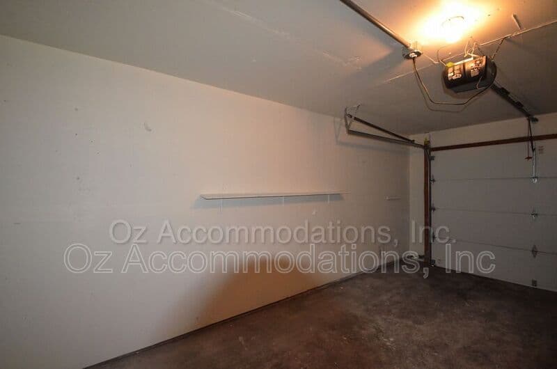 Lee's Summit Townhome: 313 NE Timbercreek Dr.