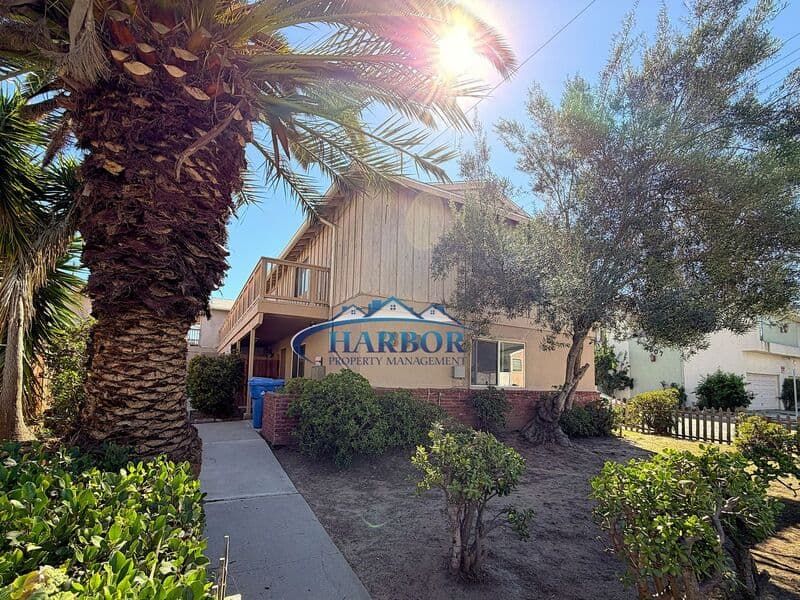Redondo Beach Condo: 2300 Vanderbilt Lane