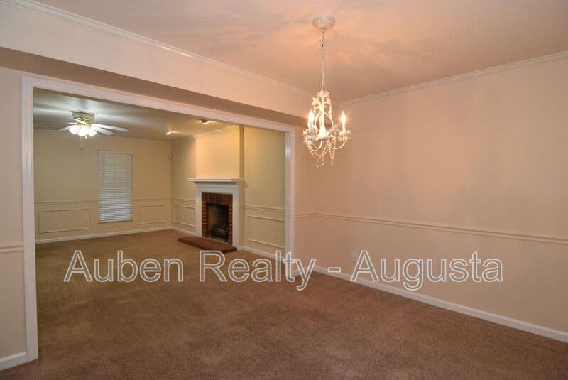 Evans House: 490 Pheasant Run Drive