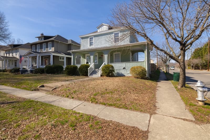 Richmond Condo: 2922 Noble Ave. A