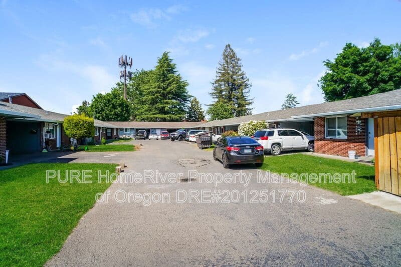 Hillsboro House: 1049 SE Walnut St.