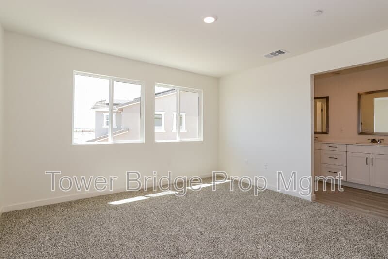 Roseville House: 2033 Blue Star Drive