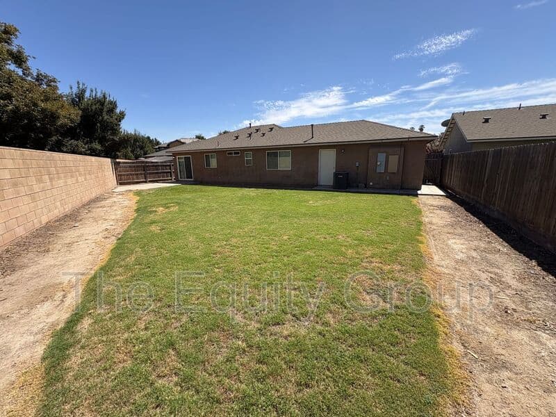Tulare House: 2314 Cape Canyon Avenue