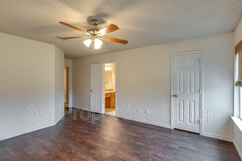 Little Elm House: 1561 Knottingham Drive
