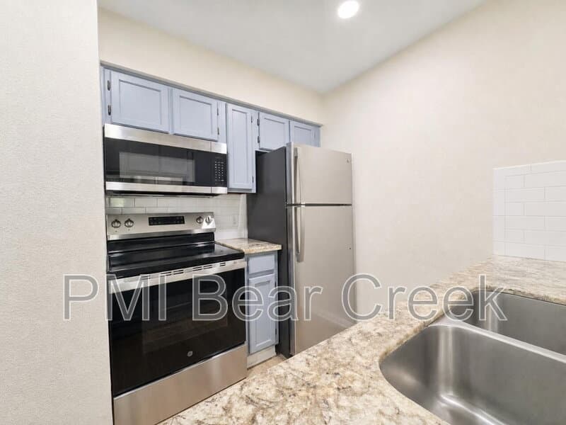 Houston Condo: 2120 El Paseo St