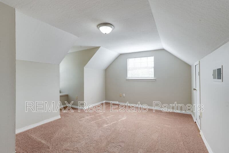 Hattiesburg House: 605 Hacienda Ave