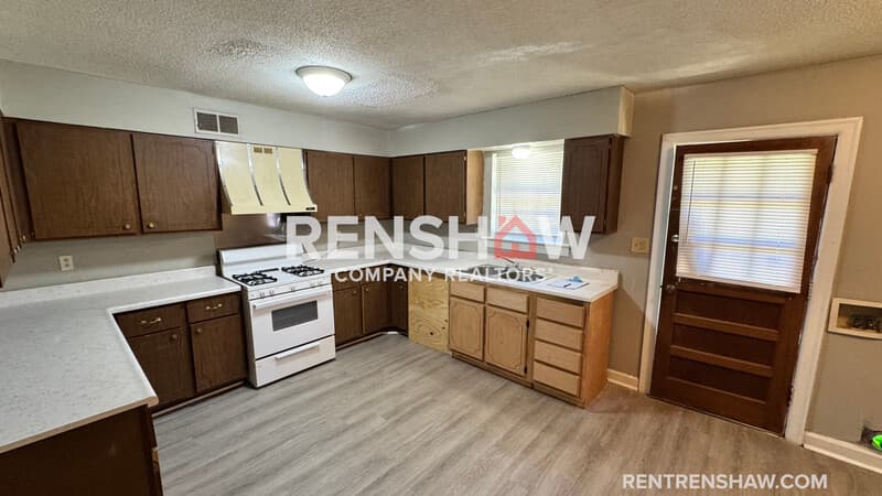 Memphis Condo: 3220 S Mendenhall Rd 1a