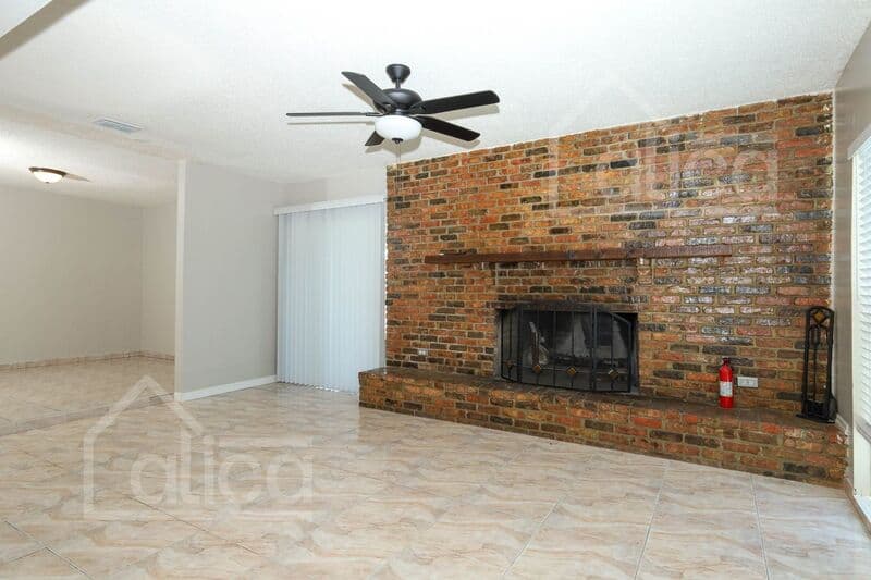 Orlando House: 3810 Cedarwaxwing Ave