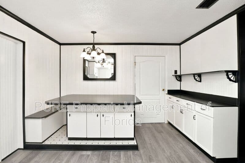 Ocklawaha House: 12300 SE 128th CT