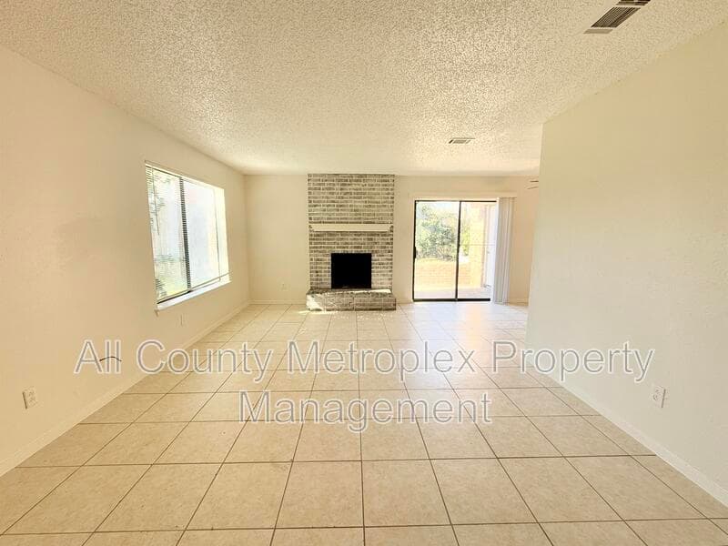 Garland House: 4001 N Garland Ave