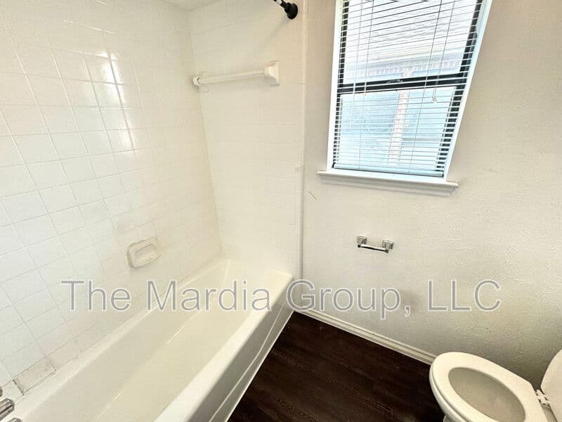 Dallas House: 13217 Fall Manor Dr