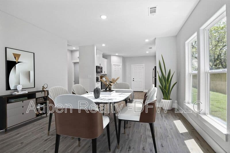 Denison House: 516 E Heron Street