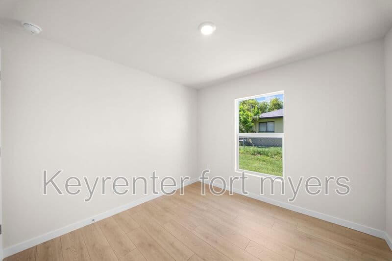 Cape Coral House: 914 SW 33rd Terr