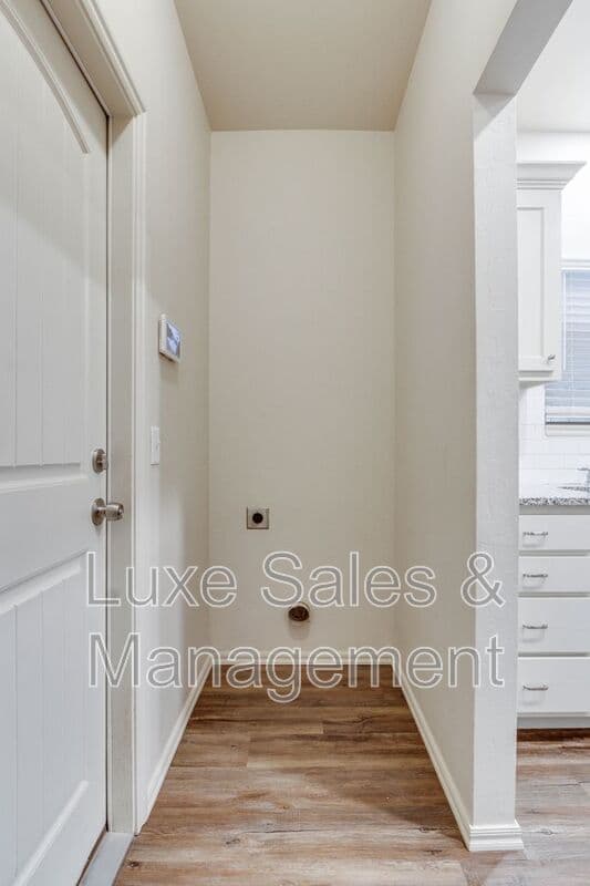 Edmond House: 437 Chalk Hill Ct