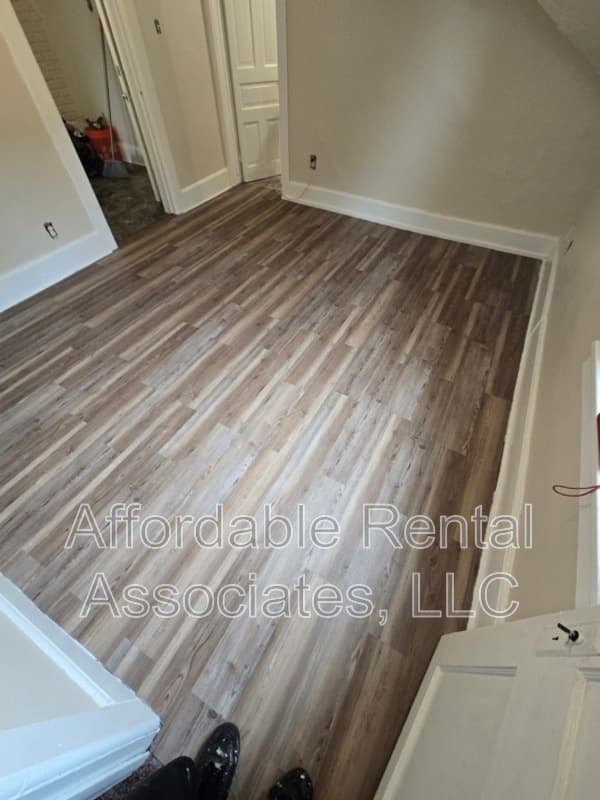 Milwaukee Condo: 1569 S 10th St-