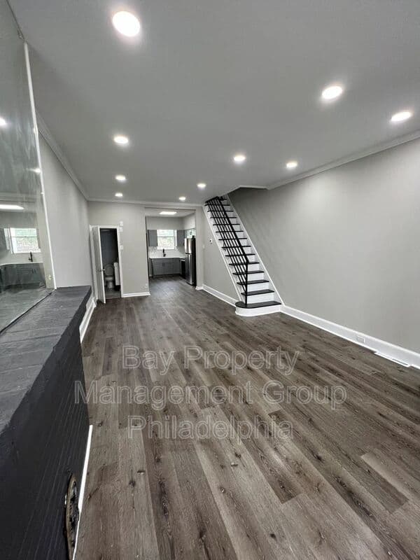 Philadelphia House: 2120 S Iseminger St