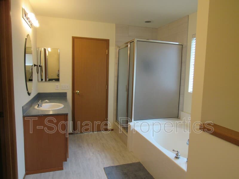 Monroe House: 20425 Corbridge Rd SE