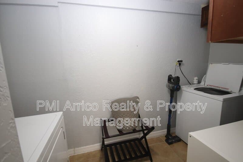 Tampa House: 1918 W Walnut St