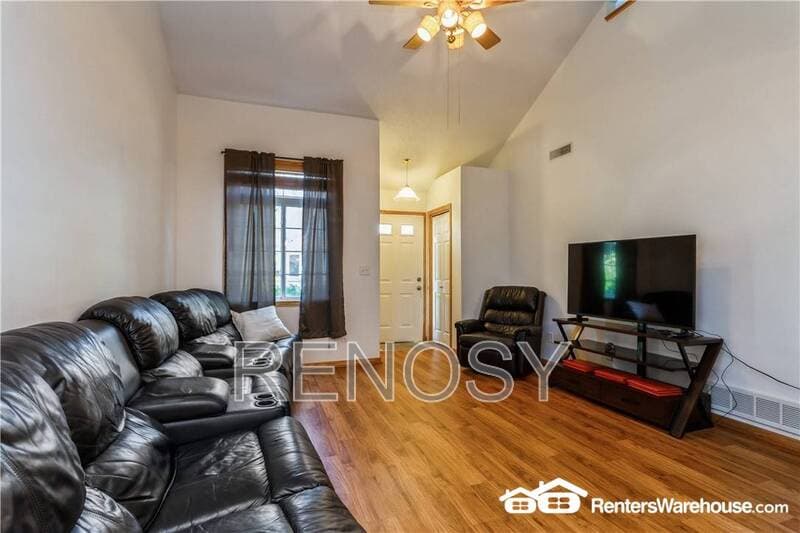 Des Moines Townhome: 3701 Brook Ridge Ct