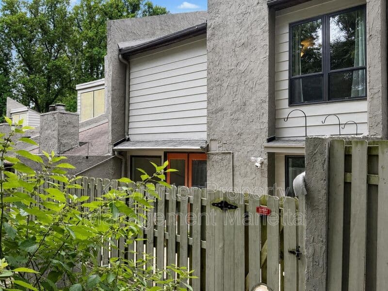 Decatur House: 510 Ponce De Leon Avenue