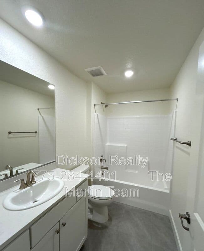 Sparks House: 963 Cascade Range Drive