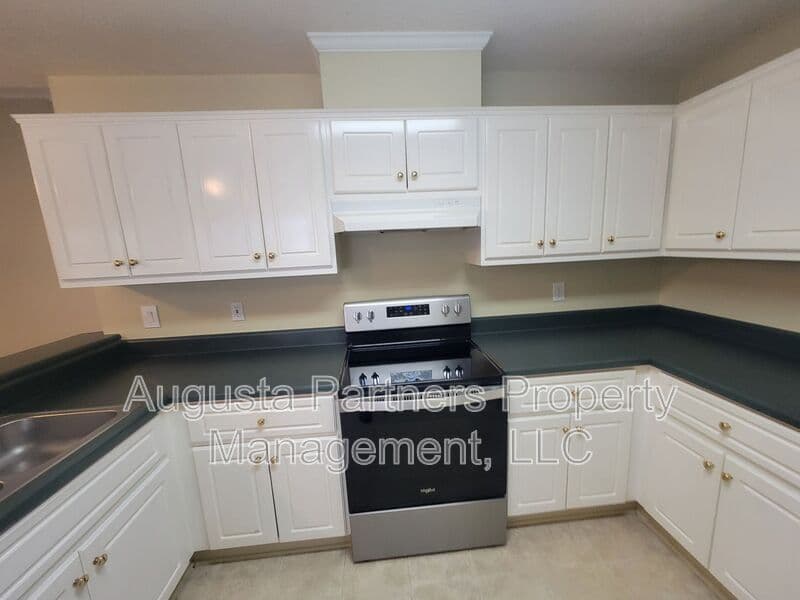 Evans House: 481 Connemara Trl