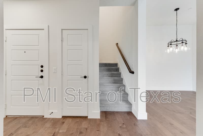 Arlington Townhome: 889 Birds Fort Trail