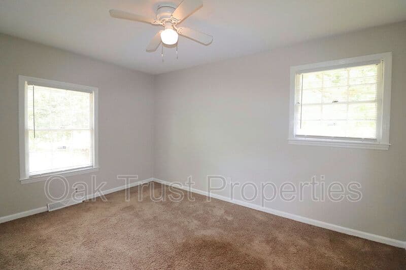 North Charleston House: 2395 Vistavia Rd