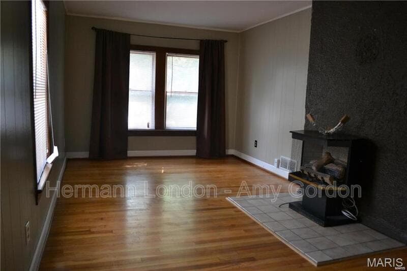 St Louis House: 431 N Geyer
