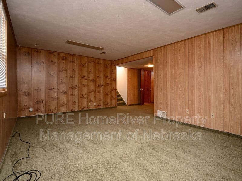 Omaha House: 3333 S 82nd St