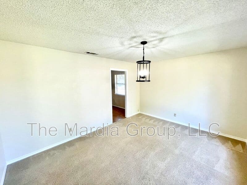 Garland House: 818 Worcester