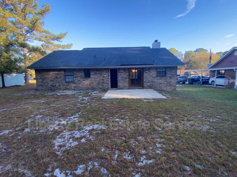 Hinesville House: 129 Deann Dr
