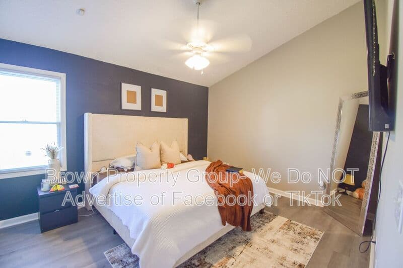 Fayetteville House: 5598 Windy Knoll Pl