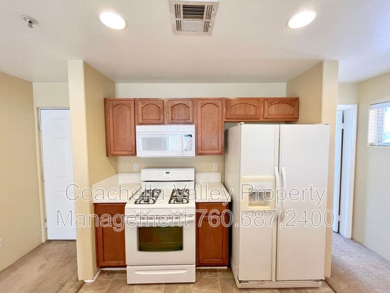 Palm Desert Condo: 73692 Santa Rosa Way