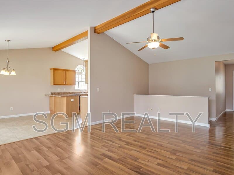 Waterloo House: 1116 Maplewood Ln