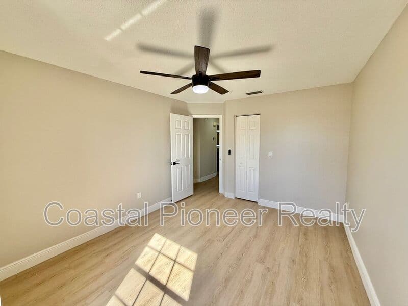 Tampa House: 8731 Huntfield St