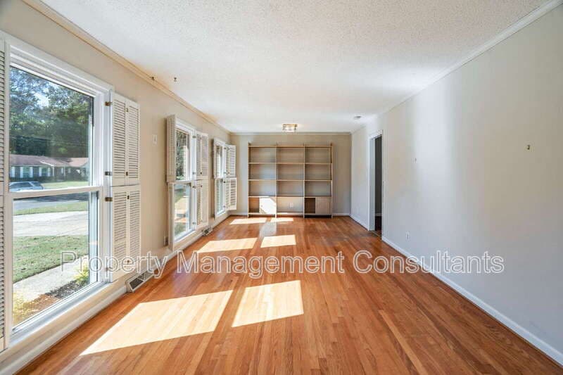 Huntsville House: 3200 West Helena Drive Northwest