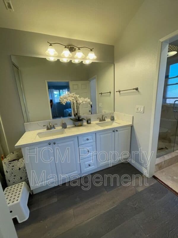 Irvine House: 3651 Claremont St