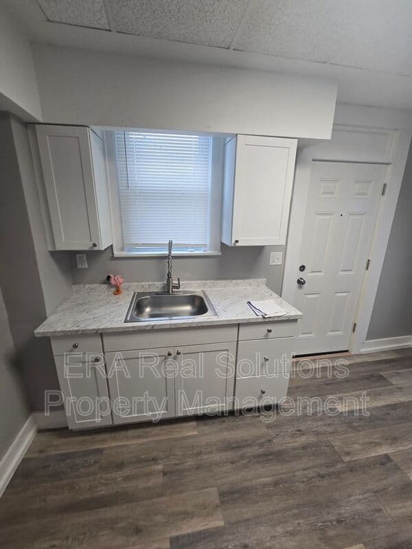 Columbus Condo: 2557 Sullivant Ave