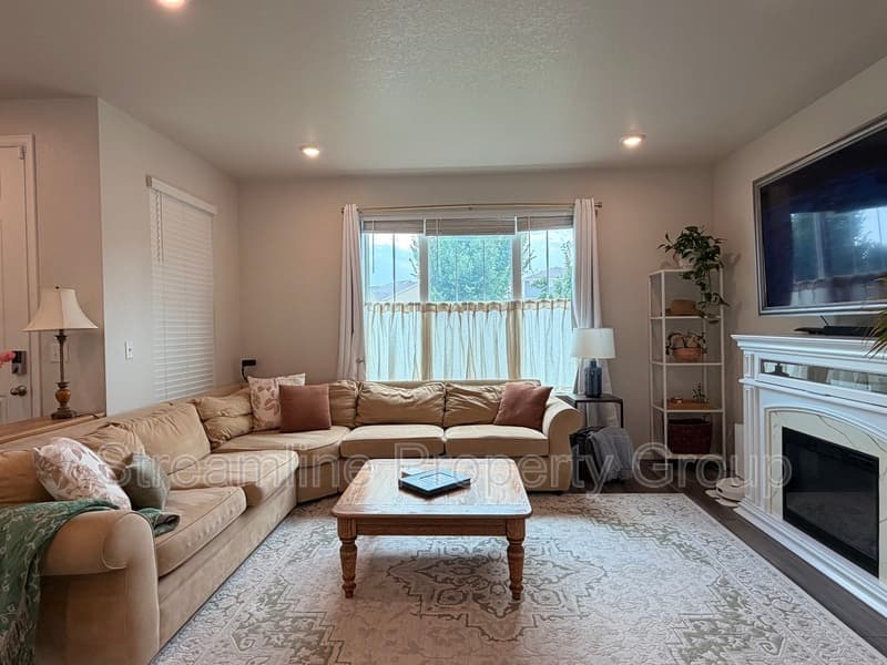 Brighton House: 5117 Buckwheat Road