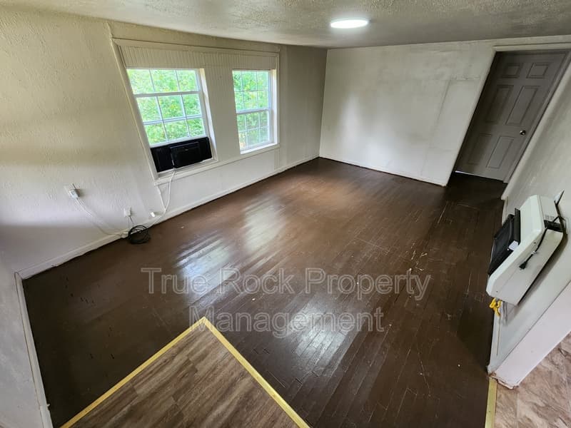 Asher House: 102 W 7th (Asher)