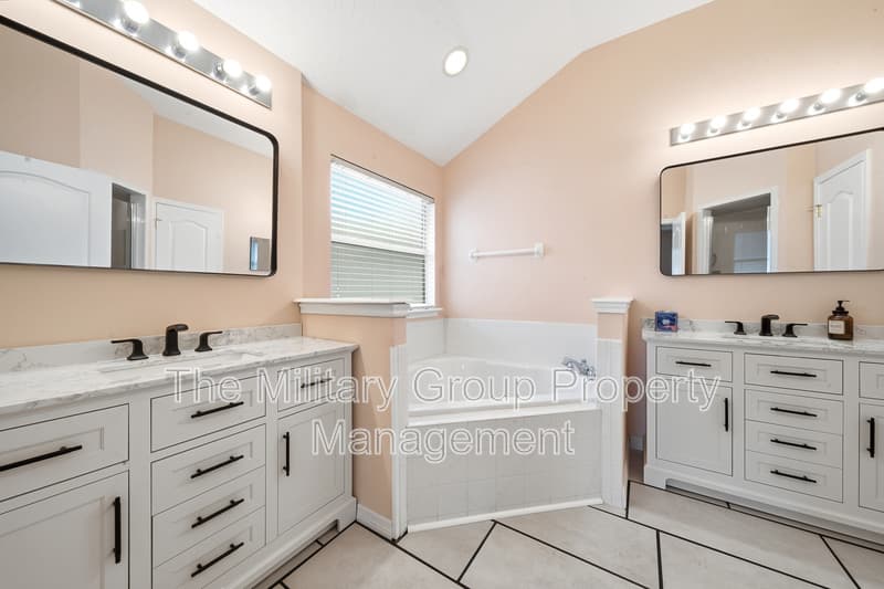Green Cove Springs House: 2207 Gardenmoss Drive
