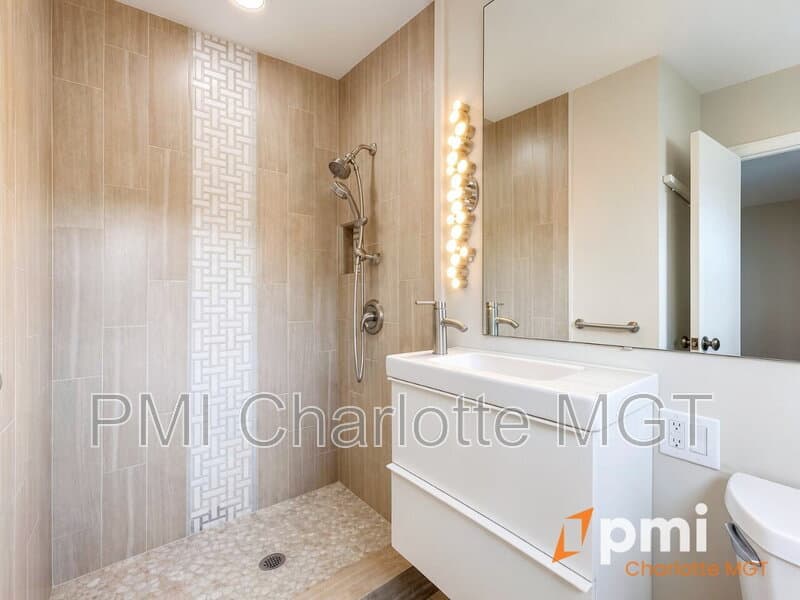 Charlotte House: 1140 Bevis Dr