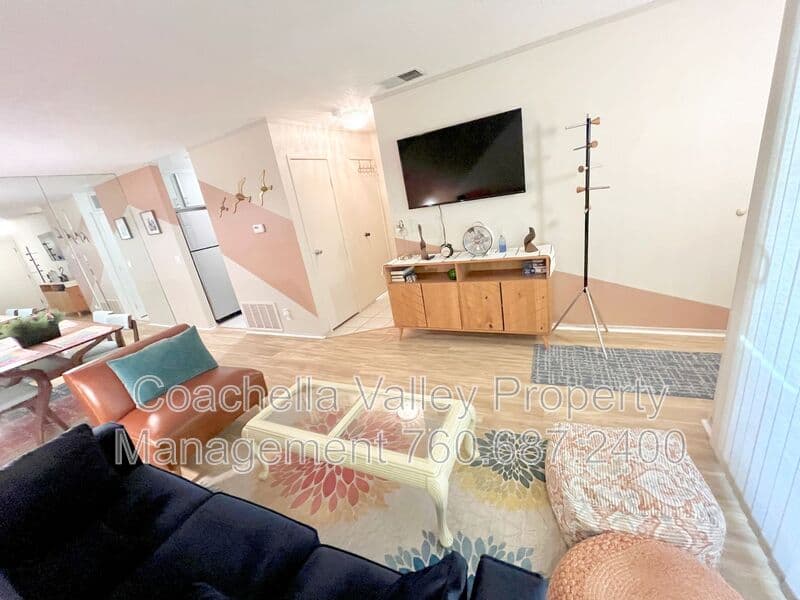 Palm Springs Condo: 2860 N Los Felices Rd