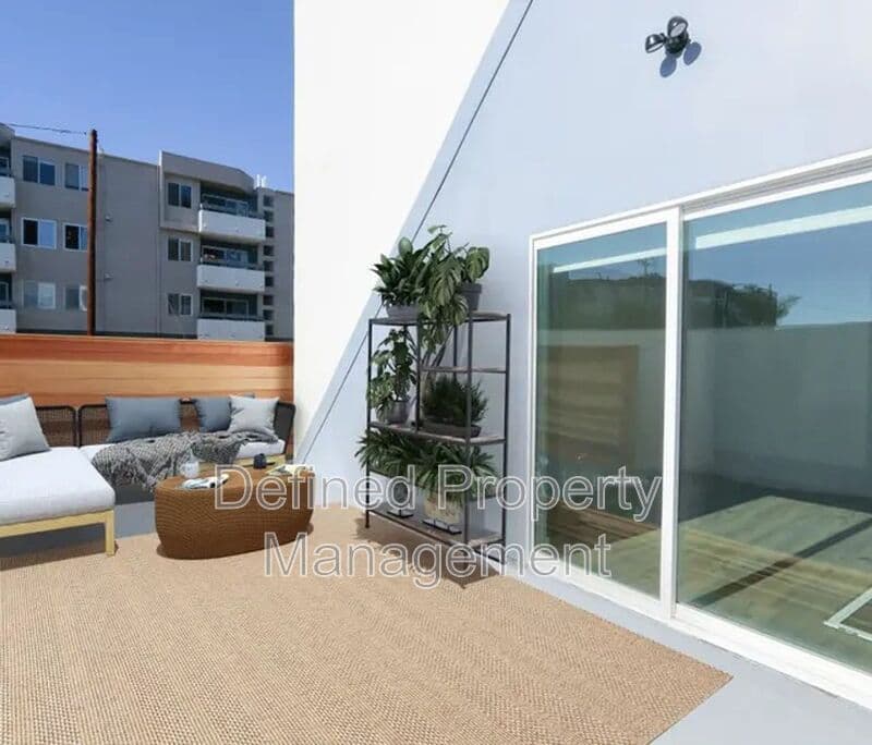 Los Angeles Condo: 3701 Hughes Ave